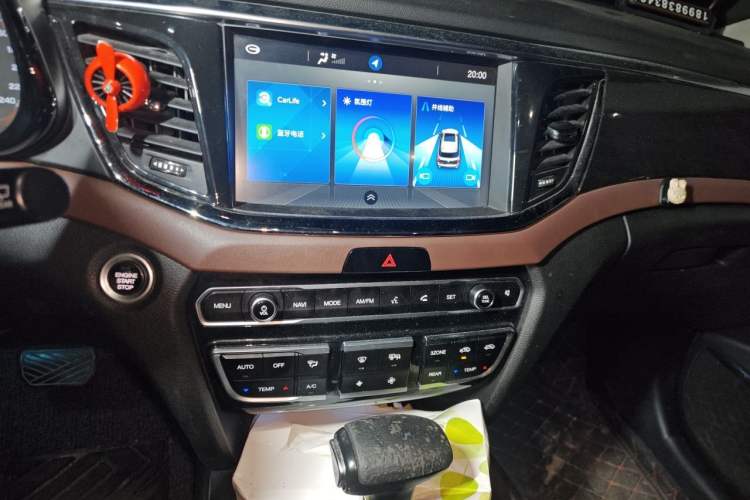 Used GAC Trumpchi GS8 2017 320T Two-Wheel Drive Luxury Smart Connectivity Version (7 Seats) Audio And AC Panel