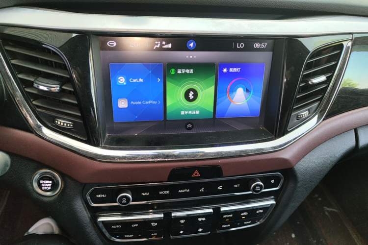 Used GAC Trumpchi GS8 2017 320T Two-Wheel Drive Luxury Smart Connectivity Version (7 Seats) Audio And AC Panel