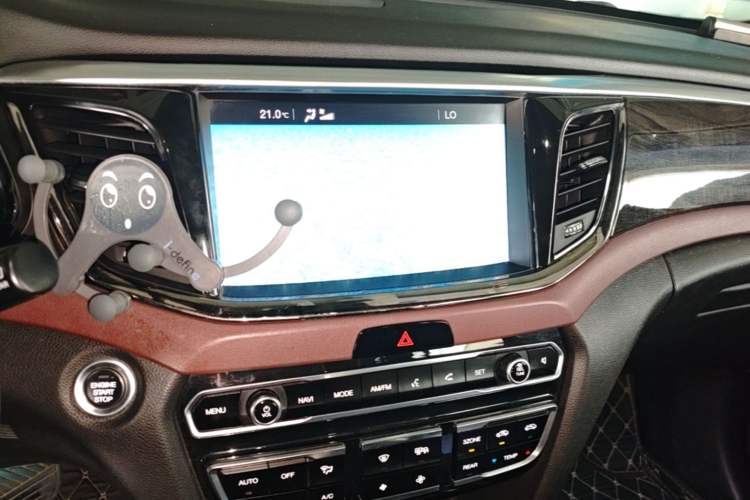 Used GAC Trumpchi GS8 2017 320T Two-Wheel Drive Luxury Smart Connectivity Version (7 Seats) Audio And AC Panel
