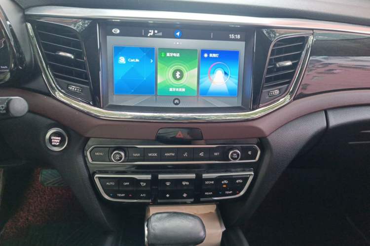 Used GAC Trumpchi GS8 2017 320T Two-Wheel Drive Luxury Smart Connectivity Version (7 Seats) Audio And AC Panel