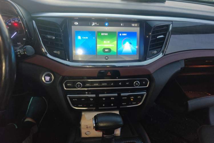 Used GAC Trumpchi GS8 2017 320T Two-Wheel Drive Luxury Smart Connectivity Version (7 Seats) Audio And AC Panel