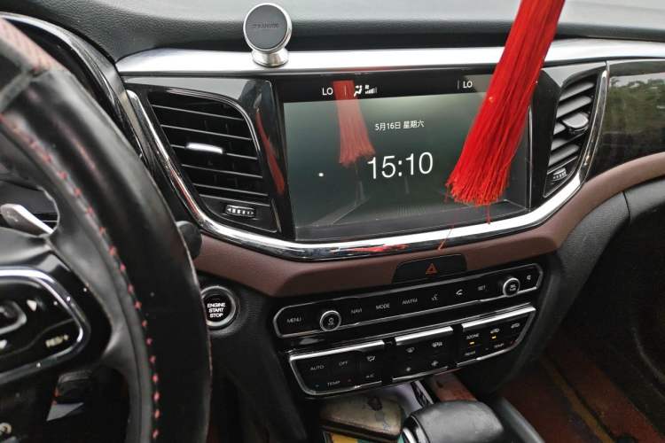 Used GAC Trumpchi GS8 2017 320T Four-Wheel Drive Luxury Smart Connectivity Version (7 Seats) Audio And AC Panel