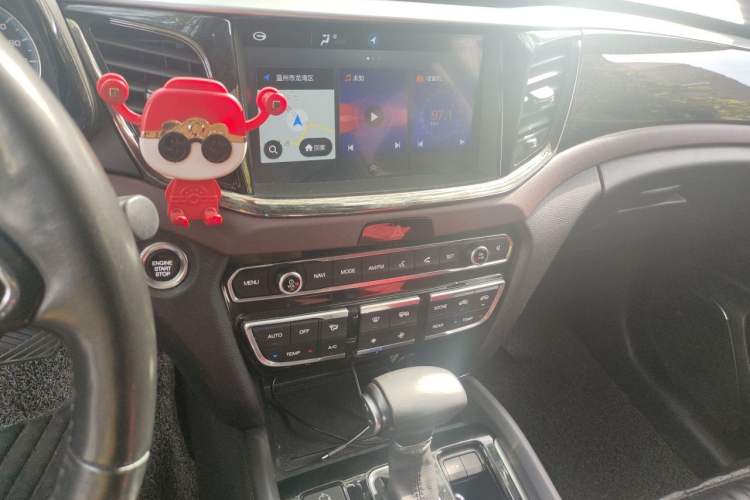 Used GAC Trumpchi GS8 2017 320T Two-Wheel Drive Luxury Smart Connectivity Version (7 Seats) Audio And AC Panel