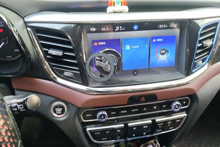 Used GAC Trumpchi GS8 2017 320T Two-Wheel Drive Luxury Smart Connectivity Version (7 Seats) Audio And AC Panel