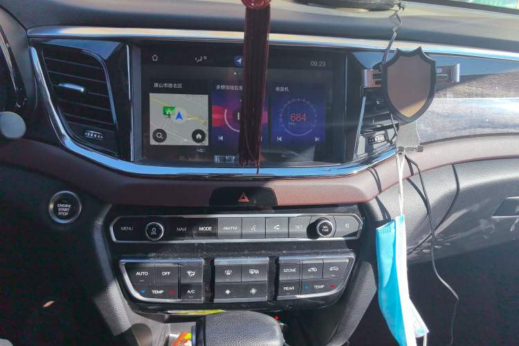 Used GAC Trumpchi GS8 2017 320T Four-Wheel Drive Luxury Smart Connectivity Version (7 Seats) Audio And AC Panel