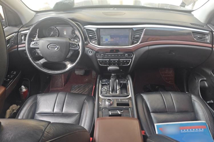 Used GAC Trumpchi GS8 2017 320T Four-Wheel Drive Luxury Smart Connectivity Version (7 Seats) Center Console