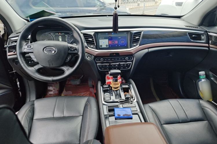 Used GAC Trumpchi GS8 2017 320T Two-Wheel Drive Luxury Smart Connectivity Version (7 Seats) Center Console