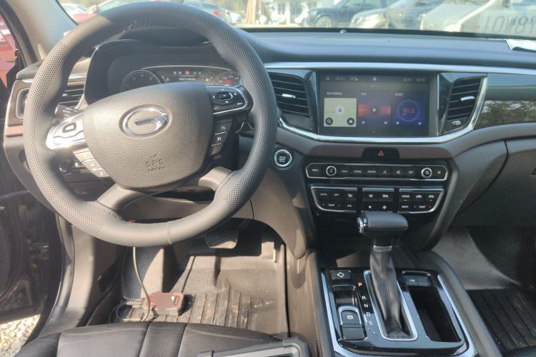 Used GAC Trumpchi GS8 2017 320T Two-Wheel Drive Luxury Smart Connectivity Version (7 Seats) Center Console