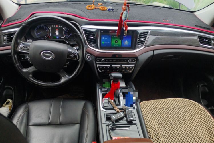 Used GAC Trumpchi GS8 2017 320T Two-Wheel Drive Luxury Smart Connectivity Version (7 Seats) Center Console