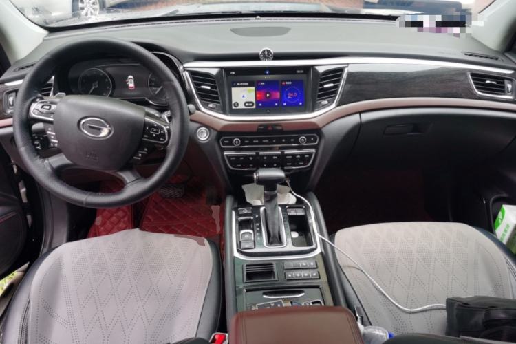 Used GAC Trumpchi GS8 2017 320T Two-Wheel Drive Luxury Smart Connectivity Version (7 Seats) Center Console