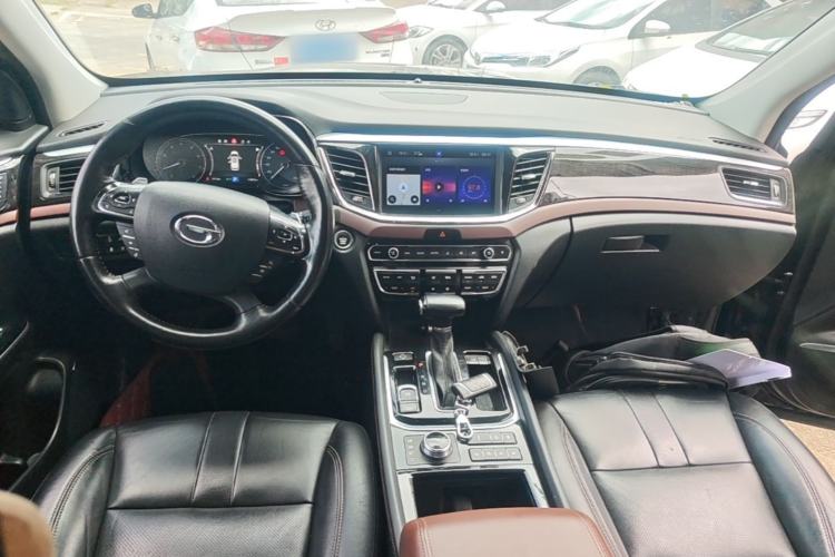 Used GAC Trumpchi GS8 2017 320T Four-Wheel Drive Luxury Smart Connectivity Version (7 Seats) Center Console