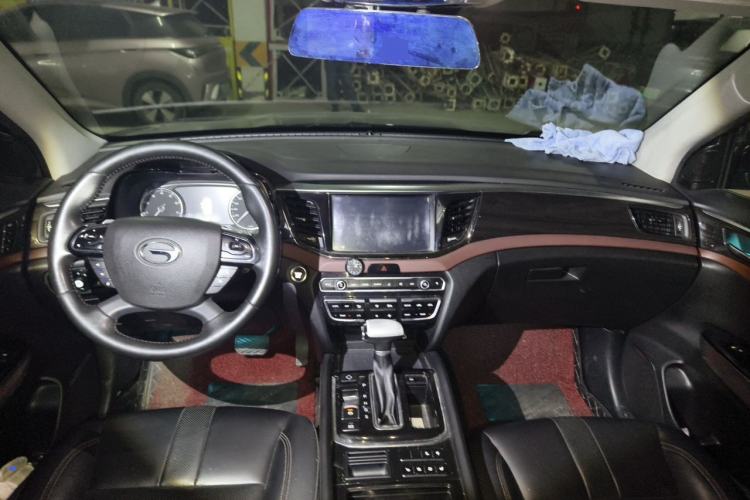 Used GAC Trumpchi GS8 2017 320T Two-Wheel Drive Luxury Smart Connectivity Version (7 Seats) Center Console