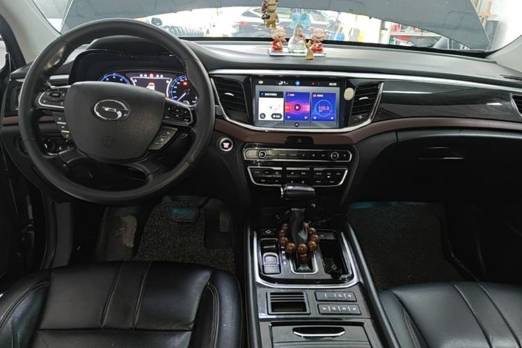 Used GAC Trumpchi GS8 2017 320T Two-Wheel Drive Luxury Smart Connectivity Version (7 Seats) Center Console