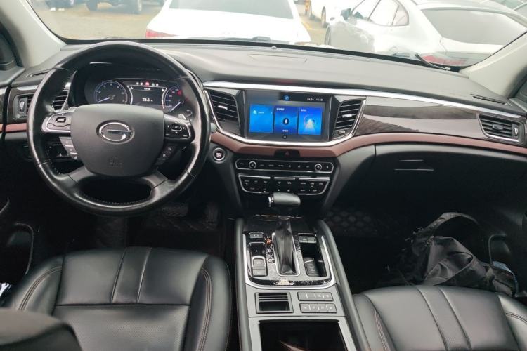 Used GAC Trumpchi GS8 2017 320T Two-Wheel Drive Luxury Smart Connectivity Version (7 Seats) Center Console
