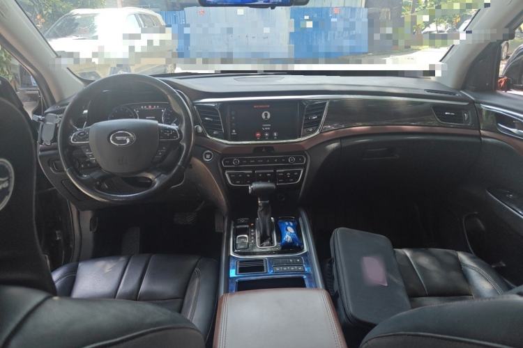 Used GAC Trumpchi GS8 2017 320T Two-Wheel Drive Luxury Smart Connectivity Version (7 Seats) Center Console
