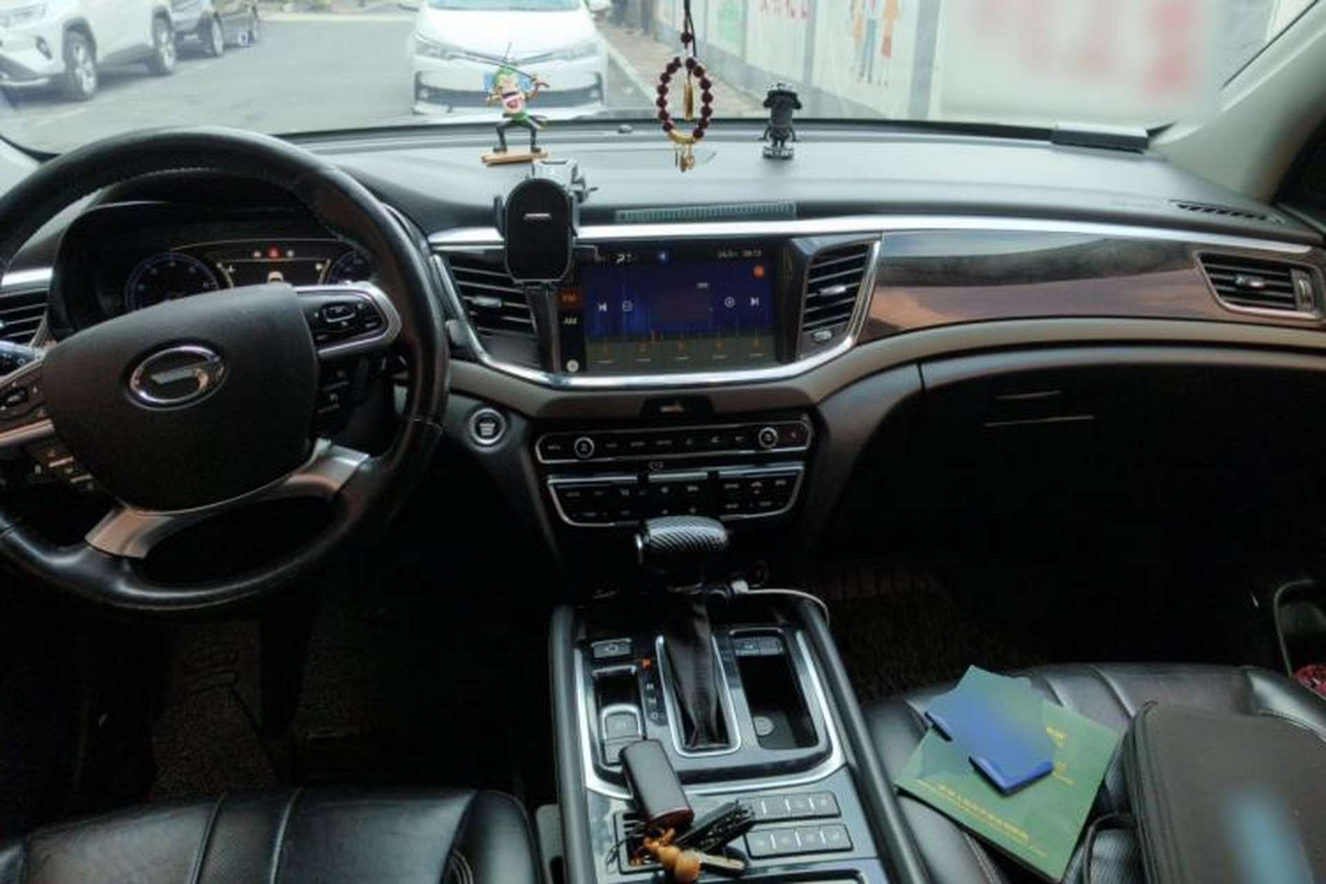 Used GAC Trumpchi GS8 2017 320T Two-Wheel Drive Luxury Smart Connectivity Version (7 Seats) Center Console
