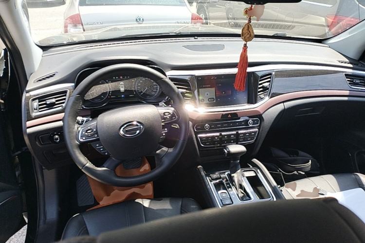 Used GAC Trumpchi GS8 2017 320T Two-Wheel Drive Luxury Smart Connectivity Version (7 Seats) Center Console
