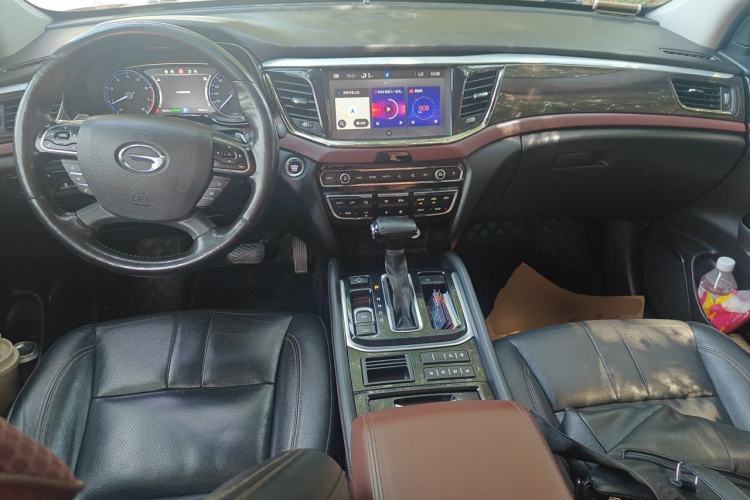 Used GAC Trumpchi GS8 2017 320T Two-Wheel Drive Luxury Smart Connectivity Version (7 Seats) Center Console