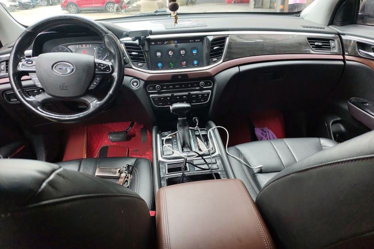 Used GAC Trumpchi GS8 2017 320T Two-Wheel Drive Luxury Smart Connectivity Version (7 Seats) Center Console