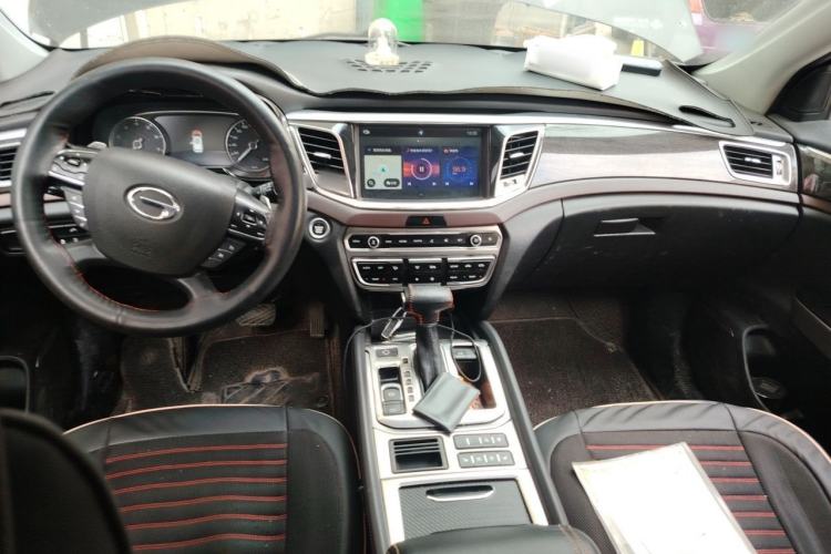 Used GAC Trumpchi GS8 2017 320T Two-Wheel Drive Luxury Smart Connectivity Version (7 Seats) Center Console