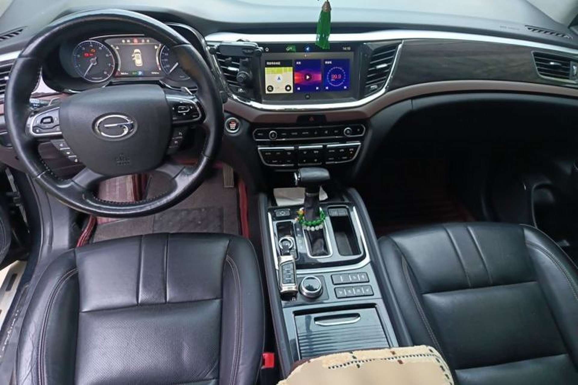 Used GAC Trumpchi GS8 2017 320T Four-Wheel Drive Luxury Smart Connectivity Version (7 Seats) Center Console