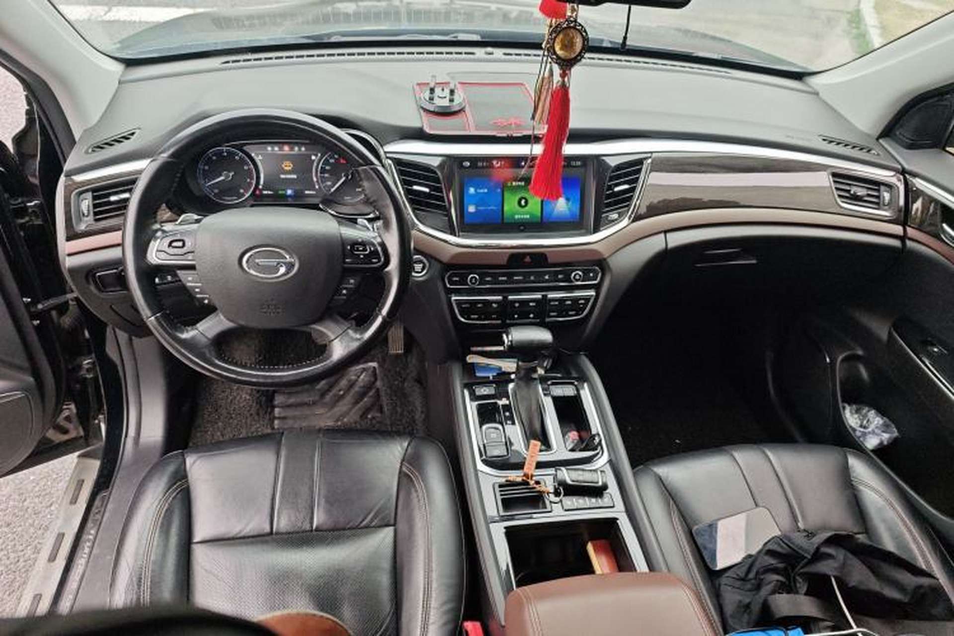 Used GAC Trumpchi GS8 2017 320T Two-Wheel Drive Luxury Smart Connectivity Version (7 Seats) Center Console