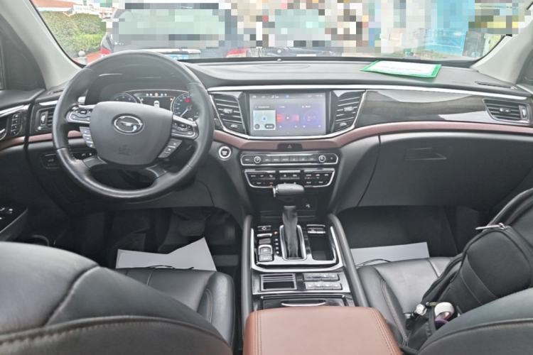 Used GAC Trumpchi GS8 2017 320T Two-Wheel Drive Luxury Smart Connectivity Version (7 Seats) Center Console