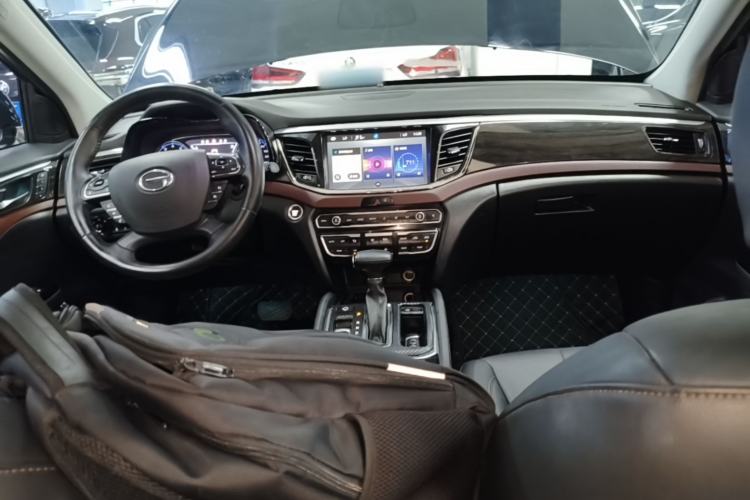 Used GAC Trumpchi GS8 2017 320T Two-Wheel Drive Luxury Smart Connectivity Version (7 Seats) Center Console