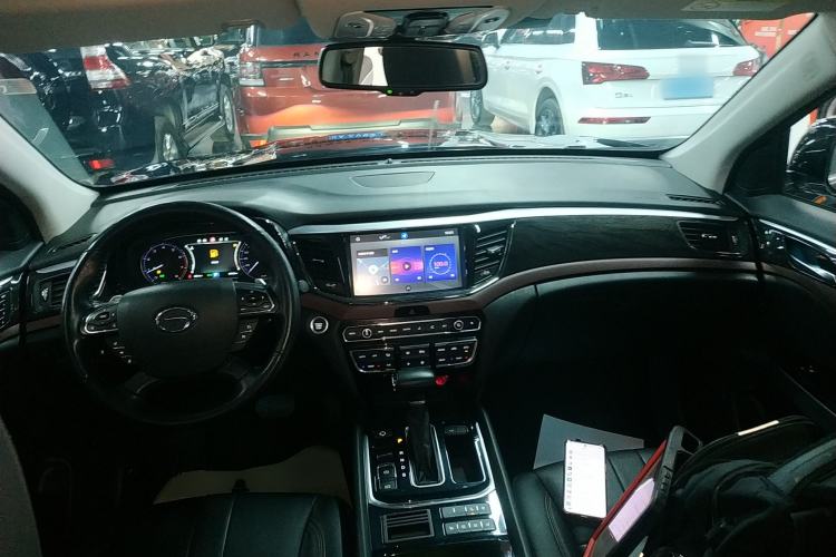 Used GAC Trumpchi GS8 2017 320T Two-Wheel Drive Luxury Smart Connectivity Version (7 Seats) Center Console