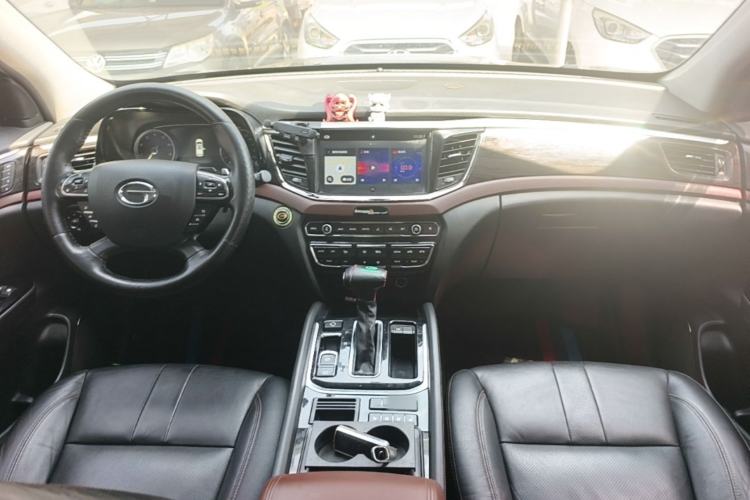 Used GAC Trumpchi GS8 2017 320T Two-Wheel Drive Luxury Smart Connectivity Version (7 Seats) Center Console