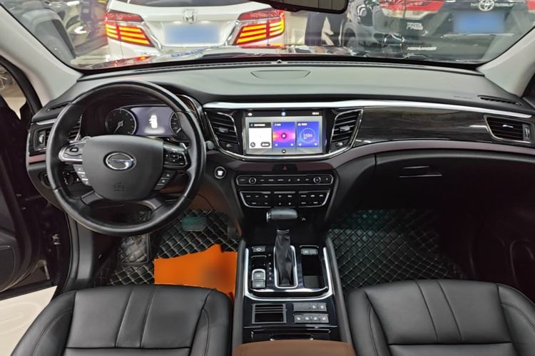 Used GAC Trumpchi GS8 2017 320T Two-Wheel Drive Luxury Smart Connectivity Version (7 Seats) Center Console