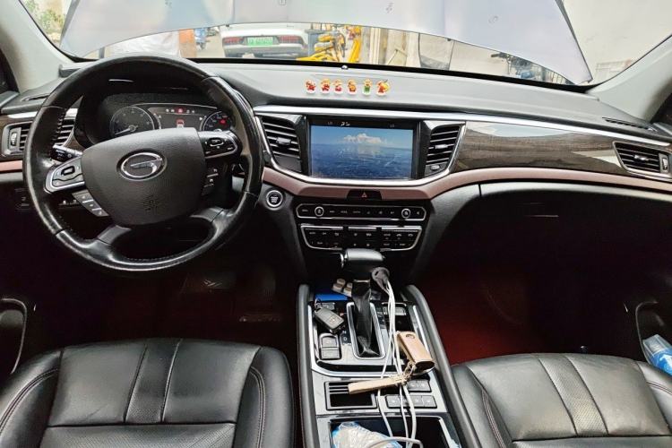 Used GAC Trumpchi GS8 2017 320T Two-Wheel Drive Luxury Edition (7 Seats) Center Console