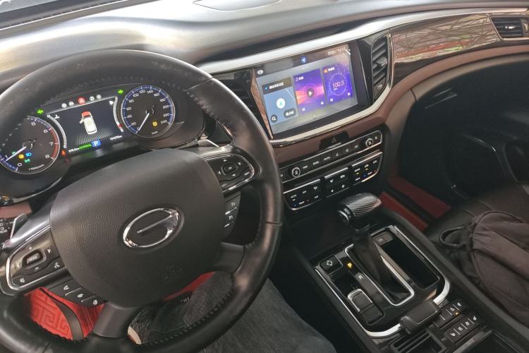 Used GAC Trumpchi GS8 2017 320T Two-Wheel Drive Luxury Smart Connectivity Version (7 Seats) Center Console