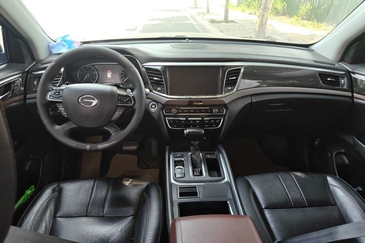 Used GAC Trumpchi GS8 2017 320T Two-Wheel Drive Luxury Smart Connectivity Version (7 Seats) Center Console