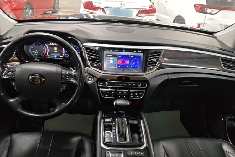 Used GAC Trumpchi GS8 2017 320T Two-Wheel Drive Luxury Smart Connectivity Version (7 Seats) Center Console