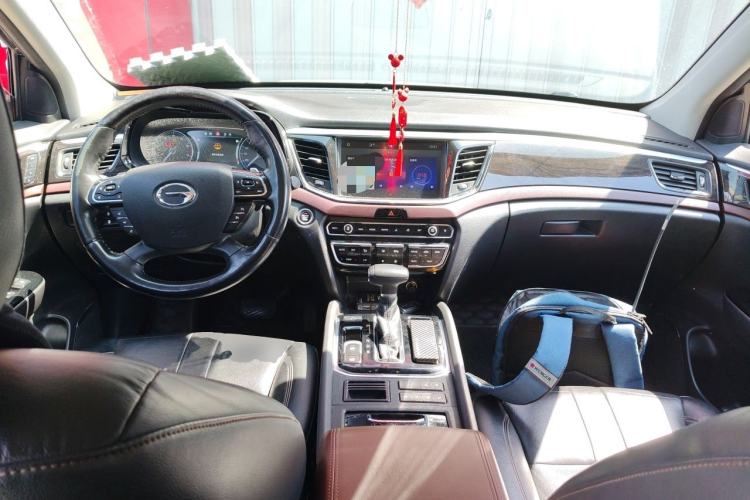 Used GAC Trumpchi GS8 2017 320T Two-Wheel Drive Luxury Smart Connectivity Version (7 Seats) Center Console