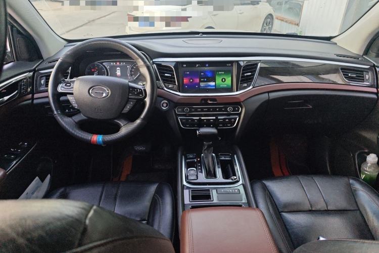Used GAC Trumpchi GS8 2017 320T Two-Wheel Drive Luxury Smart Connectivity Version (7 Seats) Center Console