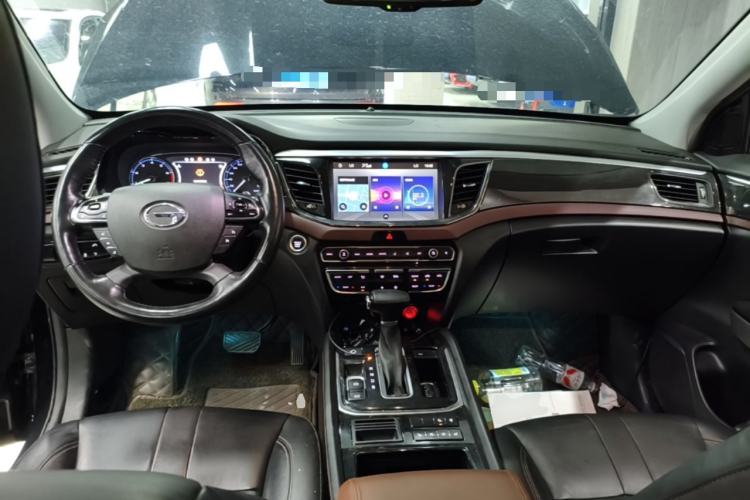Used GAC Trumpchi GS8 2017 320T Two-Wheel Drive Luxury Smart Connectivity Version (7 Seats) Center Console