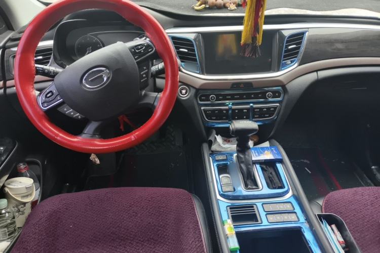 Used GAC Trumpchi GS8 2017 320T Two-Wheel Drive Luxury Smart Connectivity Version (7 Seats) Center Console