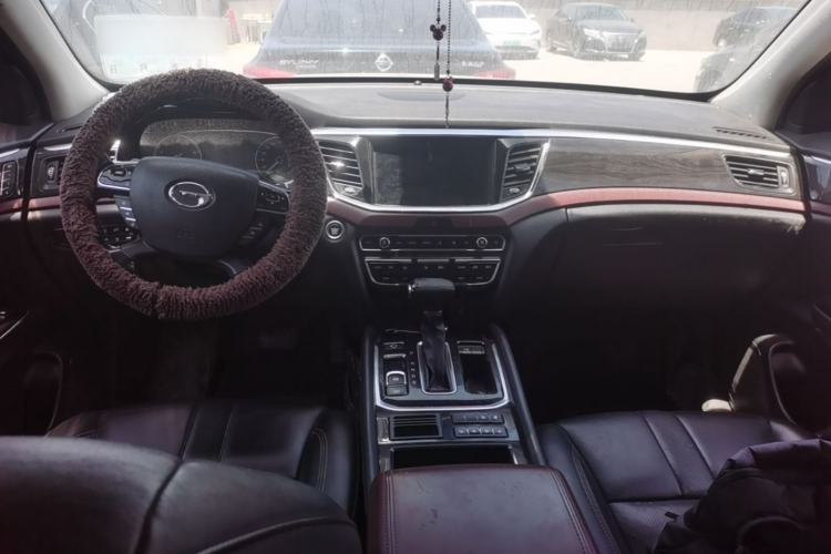 Used GAC Trumpchi GS8 2017 320T Two-Wheel Drive Luxury Smart Connectivity Version (7 Seats) Center Console