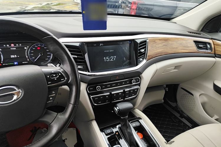 Used GAC Trumpchi GS8 2017 320T Two-Wheel Drive Luxury Smart Connectivity Version (7 Seats) Center Console
