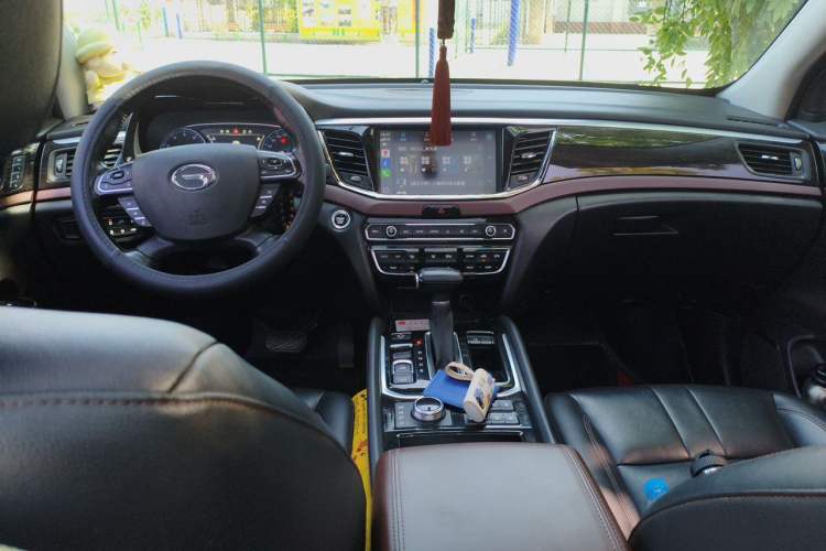 Used GAC Trumpchi GS8 2017 320T Four-Wheel Drive Luxury Smart Connectivity Version (7 Seats) Center Console