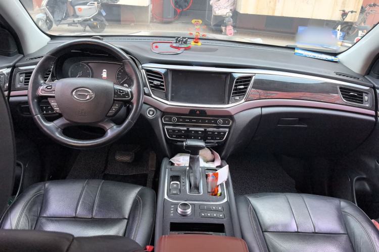 Used GAC Trumpchi GS8 2017 320T Four-Wheel Drive Luxury Smart Connectivity Version (7 Seats) Center Console