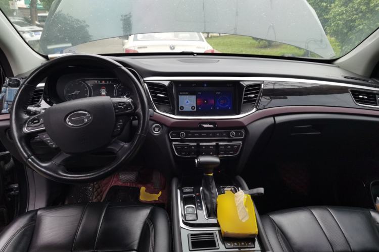 Used GAC Trumpchi GS8 2017 320T Two-Wheel Drive Luxury Smart Connectivity Version (7 Seats) Center Console