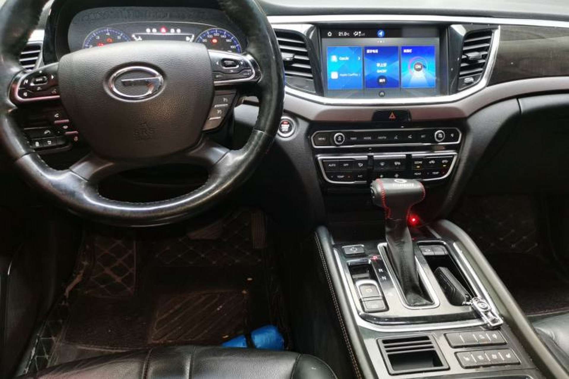 Used GAC Trumpchi GS8 2017 320T Two-Wheel Drive Luxury Edition (7 Seats) Center Console