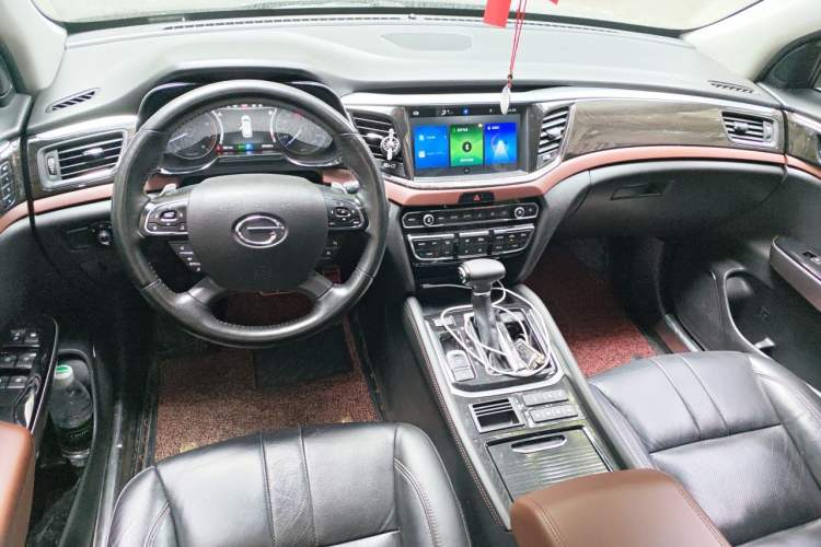 Used GAC Trumpchi GS8 2017 320T Two-Wheel Drive Luxury Edition (7 Seats) Center Console