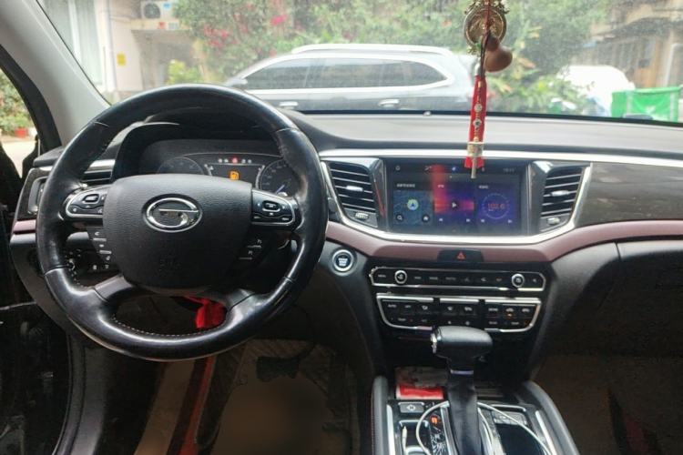 Used GAC Trumpchi GS8 2017 320T Two-Wheel Drive Luxury Smart Connectivity Version (7 Seats) Center Console
