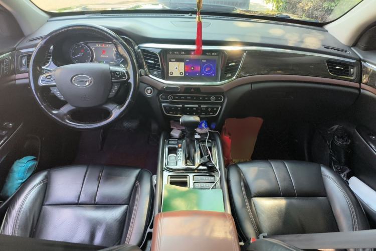 Used GAC Trumpchi GS8 2017 320T Two-Wheel Drive Luxury Smart Connectivity Version (7 Seats) Center Console