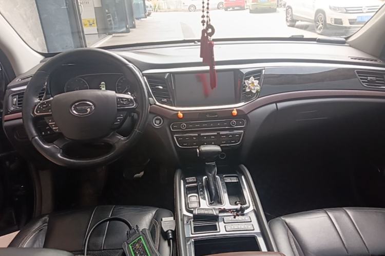 Used GAC Trumpchi GS8 2017 320T Two-Wheel Drive Luxury Smart Connectivity Version (7 Seats) Center Console