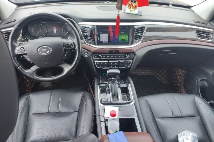 Used GAC Trumpchi GS8 2017 320T Two-Wheel Drive Luxury Smart Connectivity Version (7 Seats) Center Console